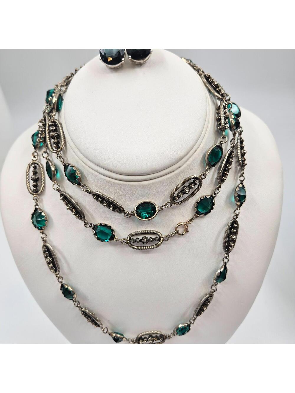 Vintage Glass Emerald Green Necklace & Earrings Set Silver Tone 46”